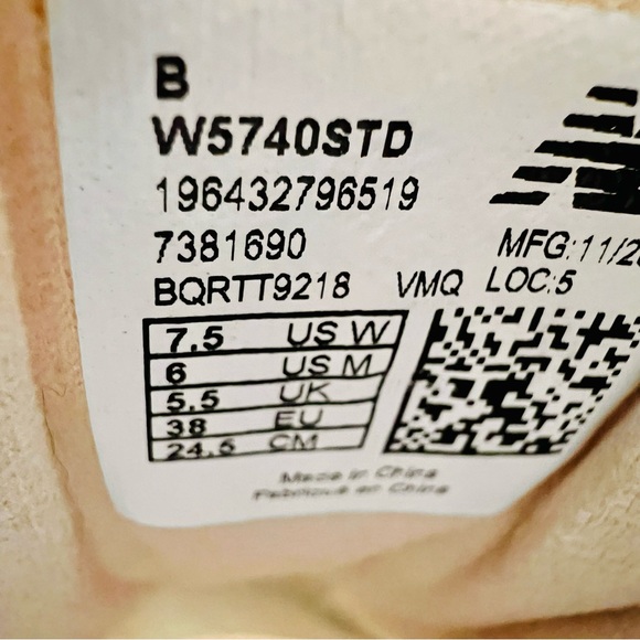 New balance 5740 Cream 7.5 - Picture 9 of 11